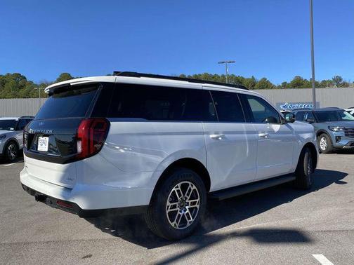 Star White Metallic Tri-Coat 2026 Ford Expedition Max Active 4x2