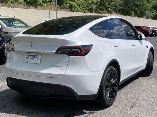 2022 Tesla Model Y Long Range Dual Motor All-Wheel Drive