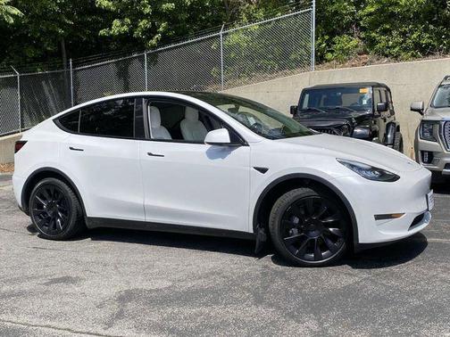 2022 Tesla Model Y Long Range Dual Motor All-Wheel Drive