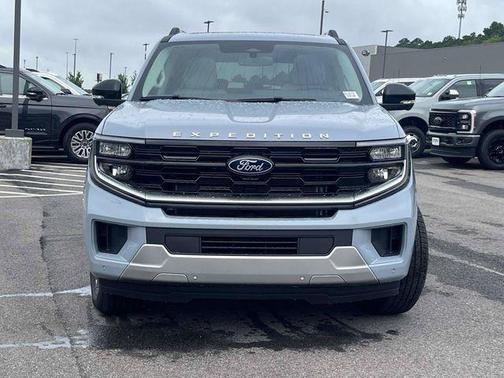 Glacier Gray Metallic Tri-Coat 2026 Ford Expedition Max Platinum