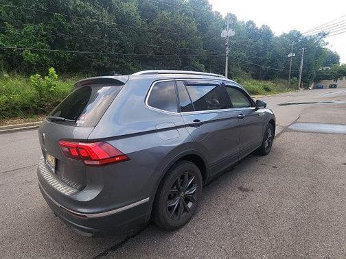 Platinum Gray Metallic 2023 Volkswagen Tiguan 2.0T SE