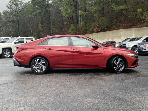 2025 Hyundai ELANTRA SEL