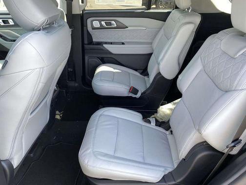 Agate Black Metallic 2026 Ford Explorer Platinum