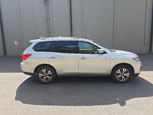 2019 Nissan Pathfinder SL