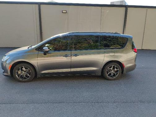 2018 Chrysler Pacifica Touring-L