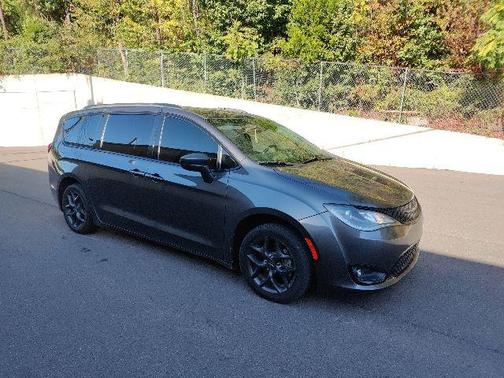 2018 Chrysler Pacifica Touring-L