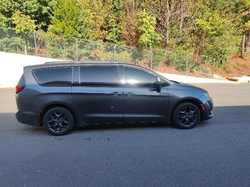 2018 Chrysler Pacifica Touring-L