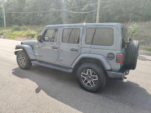 2024 Jeep Wrangler 4-Door Sahara 4x4