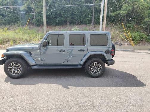 2024 Jeep Wrangler 4-Door Sahara 4x4