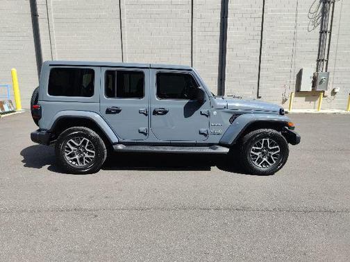 2024 Jeep Wrangler 4-Door Sahara 4x4