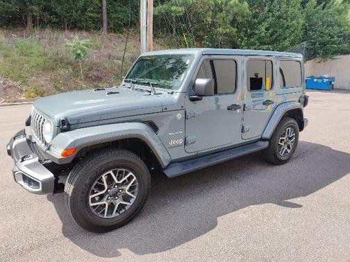 2024 Jeep Wrangler 4-Door Sahara 4x4