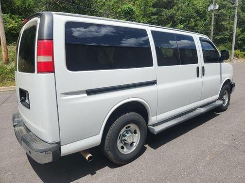 Summit White 2016 Chevrolet Express 2500 LT