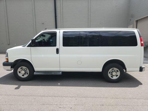 Summit White 2016 Chevrolet Express 2500 LT