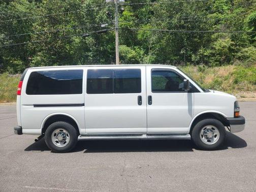 Summit White 2016 Chevrolet Express 2500 LT