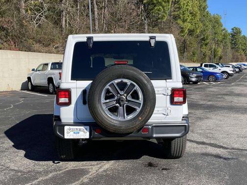 2023 Jeep Wrangler 4-Door Sahara 4x4