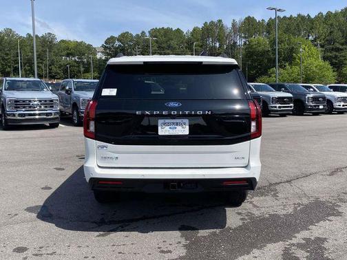 Star White Metallic Tri-Coat 2026 Ford Expedition Max Active 4x4