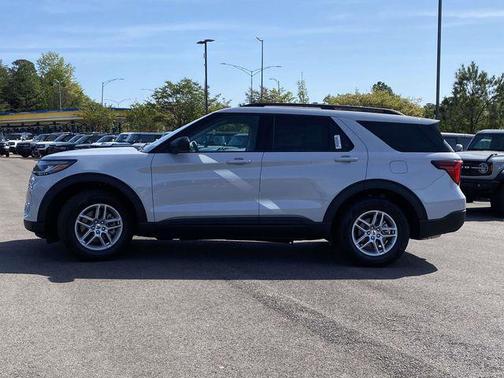 White Metallic 2026 Ford Explorer Active