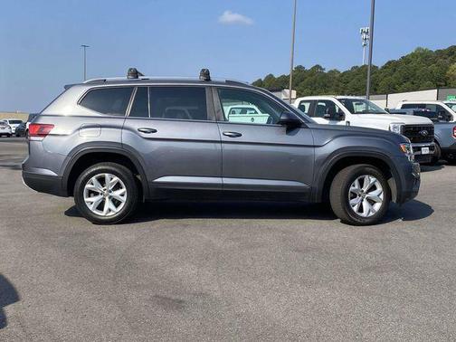 Platinum Gray Metallic 2018 Volkswagen Atlas 3.6L SE