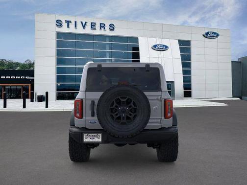 Avalanche Gray 2026 Ford Bronco Badlands