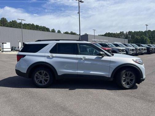 Space White Metallic 2026 Ford Explorer Active