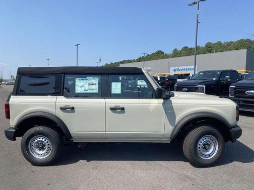 2025 Ford Bronco Base