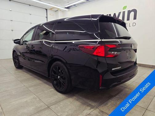 Crystal Black Pearl 2025 Honda Odyssey Sport-L