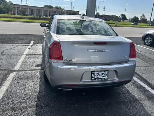 2016 Chrysler 300 Limited
