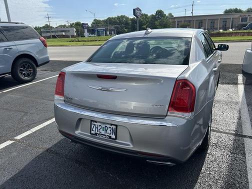2016 Chrysler 300 Limited