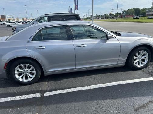 2016 Chrysler 300 Limited