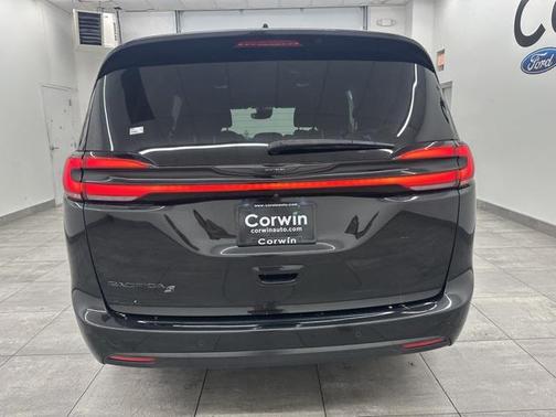 2021 Chrysler Pacifica Touring