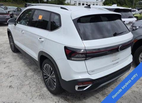 Pure White 2025 Volkswagen Taos 1.5T SE