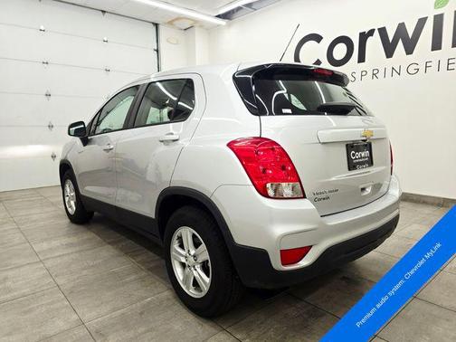 Silver Ice Metallic 2018 Chevrolet Trax LS