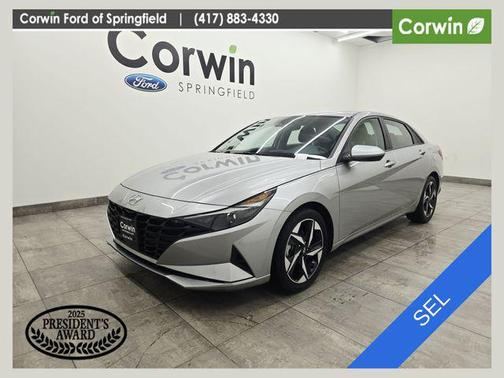 Shimmering Silver Pearl 2023 Hyundai ELANTRA SEL