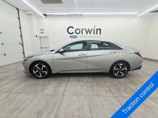 Shimmering Silver Pearl 2023 Hyundai ELANTRA SEL