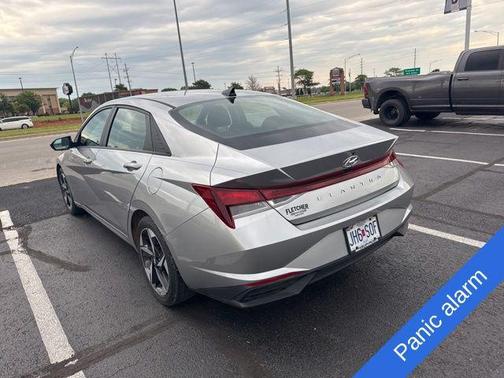 Shimmering Silver Pearl 2023 Hyundai ELANTRA SEL