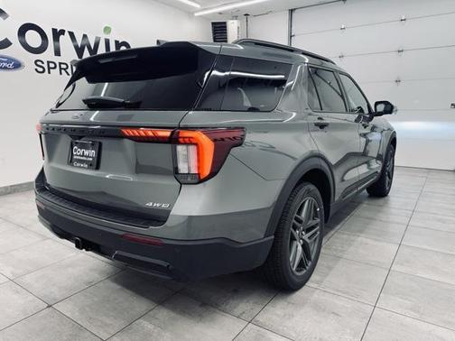 2025 Ford Explorer ST-Line