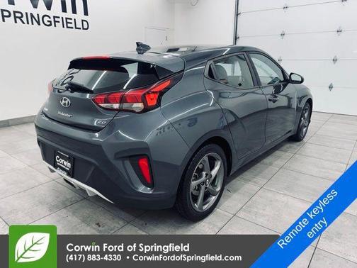 2019 Hyundai Veloster 2