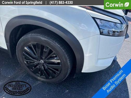 Pearl White Tricoat 2024 Nissan Pathfinder SL 4WD