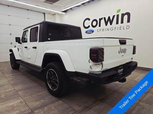 Bright White Clearcoat 2023 Jeep Gladiator Overland
