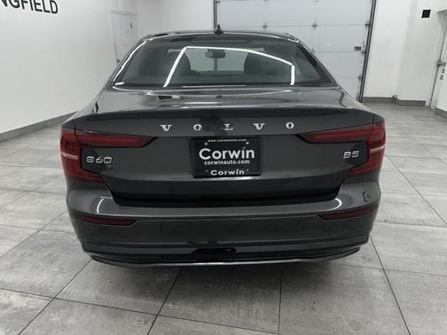 2024 Volvo S60 B5 Plus Dark Theme