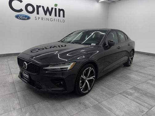 2024 Volvo S60 B5 Plus Dark Theme