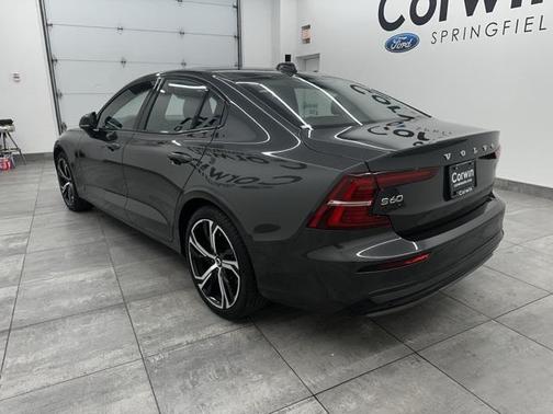 2024 Volvo S60 B5 Plus Dark Theme