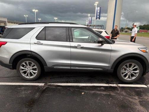 Iconic Silver Metallic 2023 Ford Explorer XLT