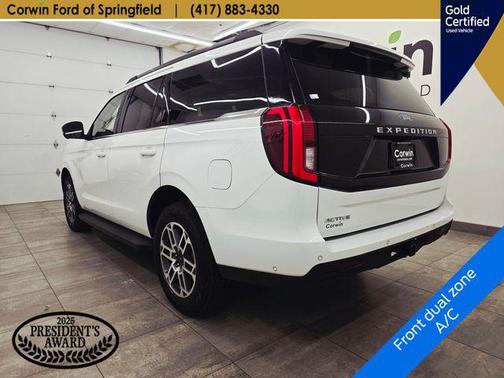 Oxford White 2025 Ford Expedition Active