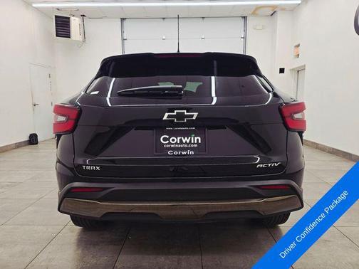 Mosaic Black Metallic 2025 Chevrolet Trax FWD ACTIV