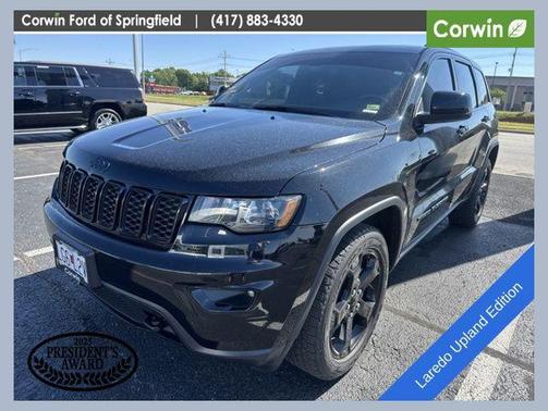 Diamond Black Crystal Pearlcoat 2019 Jeep Grand Cherokee Upland