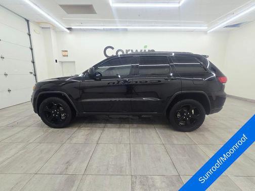 Diamond Black Crystal Pearlcoat 2019 Jeep Grand Cherokee Upland