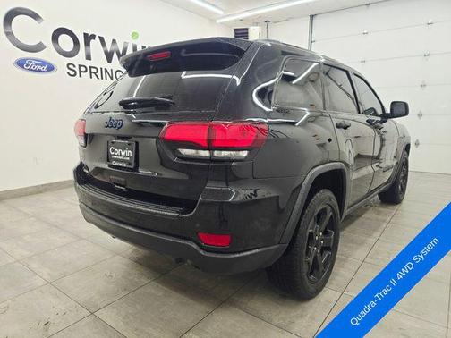 Diamond Black Crystal Pearlcoat 2019 Jeep Grand Cherokee Upland