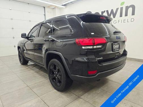 Diamond Black Crystal Pearlcoat 2019 Jeep Grand Cherokee Upland