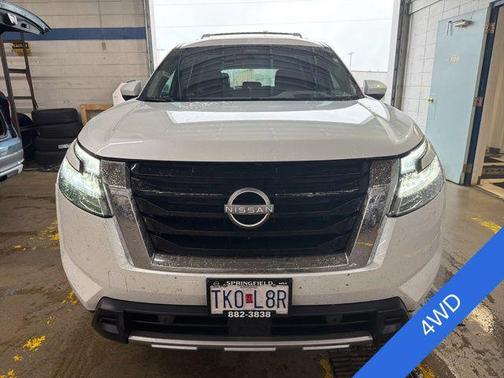 Everest White Pearl Tricoat 2025 Nissan Pathfinder Platinum 4WD